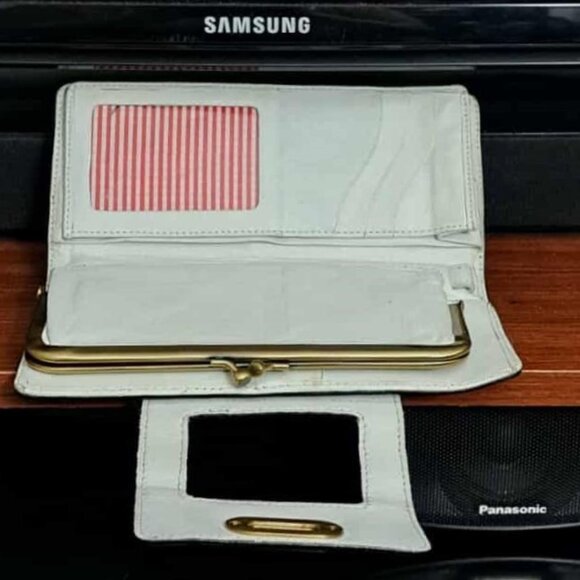 Authentic Danier Vintage Genuine Leather Wallet/Wristlet - Picture 2 of 7